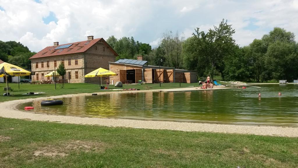 Rekreacni Areal Dvur Honetice Hotel Kültér fotó