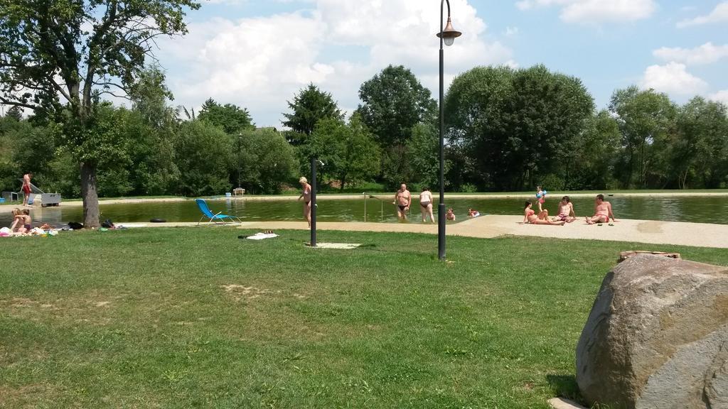 Rekreacni Areal Dvur Honetice Hotel Kültér fotó
